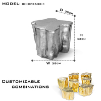 Ensemble de tables d'appoint modernes en laiton poli moulé avec motif d'arbre doré gravé et finitions décoratives, mobilier domestique