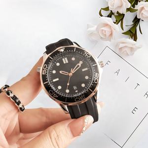 Montres de luxe pour hommes, lumineuses, tendance, montre de plongée sportive pour hommes, bracelet en caoutchouc noir, lunette en or rose, affichage de la date - Product Image 1