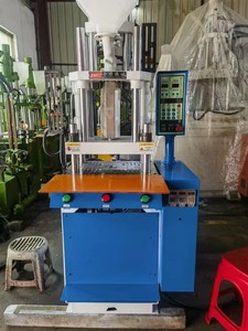 เครื่องฉีดพลาสติกแบบไฮบริดแนวตั้งคุณภาพสูง พร้อม PLC และมอเตอร์ - Product Image 5