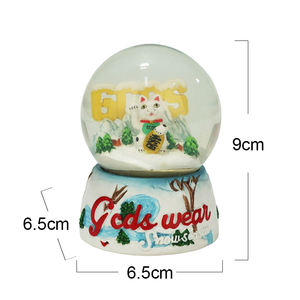 Globo de nieve de cerdas de resina personalizado, gato de la suerte con montaña grande de invierno - Product Image 3