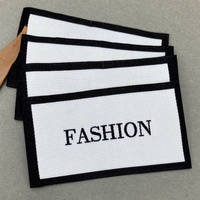 Étiquettes de vêtements personnalisées de haute qualité en gros en stock étiquettes tissées haute densité étiquettes de cou imprimées en polyester