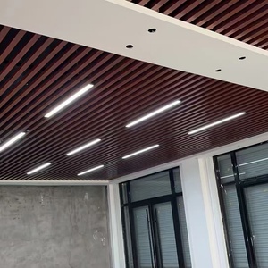 Plafonds en aluminium à design moderne, imitation bois, <span class=keywords><strong>tube</strong></span> <span class=keywords><strong>carré</strong></span> en aluminium, bande de plafond en forme de U, imperméables, ignifuges, dalles de plafond en aluminium - Product Image 1
