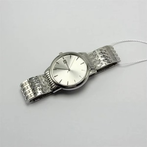 Reloj de Hombre Ultrafino Redondo Plateado con Esfera Sunburst, Índices, Ventana de Fecha, Correa de Acero Inoxidable, Minimalista, para Negocios, Resistente al Agua - Product Image 4
