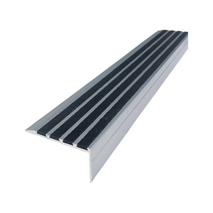 Profilés de marche en métal noir antidérapants, profilés de marche en forme de nez de bœuf, profilés de marche personnalisés pour marches en béton, bordure de marche, disponibles en OEM et ODM - Product Image 5