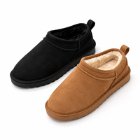 Pantoufles d'hiver confortables pour femmes, sabots en daim doublés de peluche, mules légères à enfiler, chaussures plates décontractées pour l'extérieur