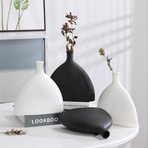 แจกันตั้งโต๊ะลายพอร์ซเลน จัดดอกไม้แห้ง ดีไซน์โบฮีเมียน ฐานกันลื่น เป็นมิตรกับสิ่งแวดล้อม ของตกแต่งบ้านระดับไฮเอนด์ ขายส่ง - Product Image 1