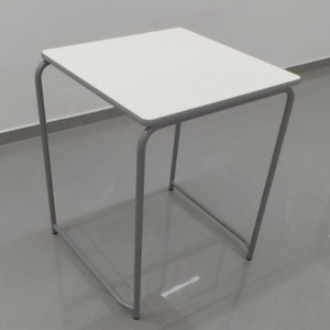 Bureau d'étudiant, table carrée 60x60x75,5 cm, plateau en plastique, mobilier scolaire durable, design minimaliste - Product Image 2