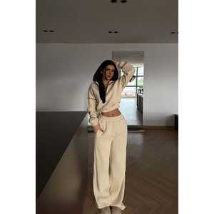 Ensemble de survêtement demi-zip personnalisé, respirant, coupe-vent, à capuche, imperméable, avec logo imprimé, style streetwear décontracté pour l'hiver - Product Image 3