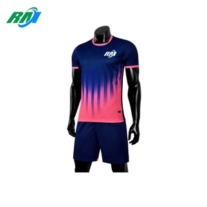 Vêtements de football à manches courtes de haute qualité pour adultes et enfants, maillots de football personnalisés, ensemble de survêtement, service OEM avec impression de nom - Product Image 1
