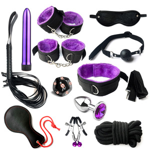 Vente en gros usine : Kit de contrainte BDSM 12 pièces pour jeux de couple, comprenant menottes, pinces à tétons, fouet, corde, muselière à boule et masque pour les yeux - Product Image 4
