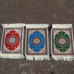 Alfombra de Oración Musulmana Lavable de Estilo Tradicional de Zhejiang, Alfombra Islámica Antideslizante con Diseño Floral, Juego de Regalo - Product Image 1