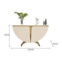 Console de luxe moderne dorée avec plateau en pierre frittée et portes à motif géométrique en éventail pour entrée et salon