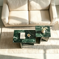 Table d'appoint minimaliste en marbre vert, idéale pour les bureaux de direction modernes et les salons de villas de luxe
