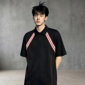 Polo de manga corta negro para hombre con rayas rojas y blancas, estilo casual, tejido de punto, corte regular - Product Image 4