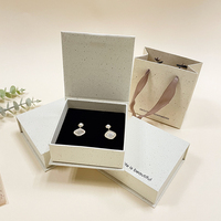 Boîte à bijoux personnalisée de luxe écologique recyclable en carton rigide carré avec fermeture magnétique portable pour collier, boucles d'oreilles, bracelet
