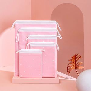 ถุงผ้าพีวีซี/พีอีแบบด้านสำหรับใส่เครื่องสำอาง พร้อมเชือกผูก  รับสกรีนโลโก้ตามแบบ  รับผลิตตามสั่ง (OEM) บรรจุภัณฑ์แบบกำหนดเอง - Product Image 5