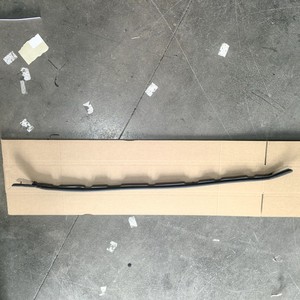 Bande de caoutchouc 53395-48100 pour calandre centrale RX300 2020, matériau EPDM - Product Image 1