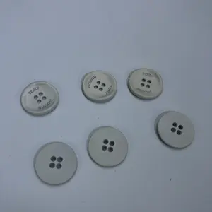 Venta al por mayor personalizado grabado redondo 4 agujero mate moda aleación de zinc botón de metal 4 agujeros botón