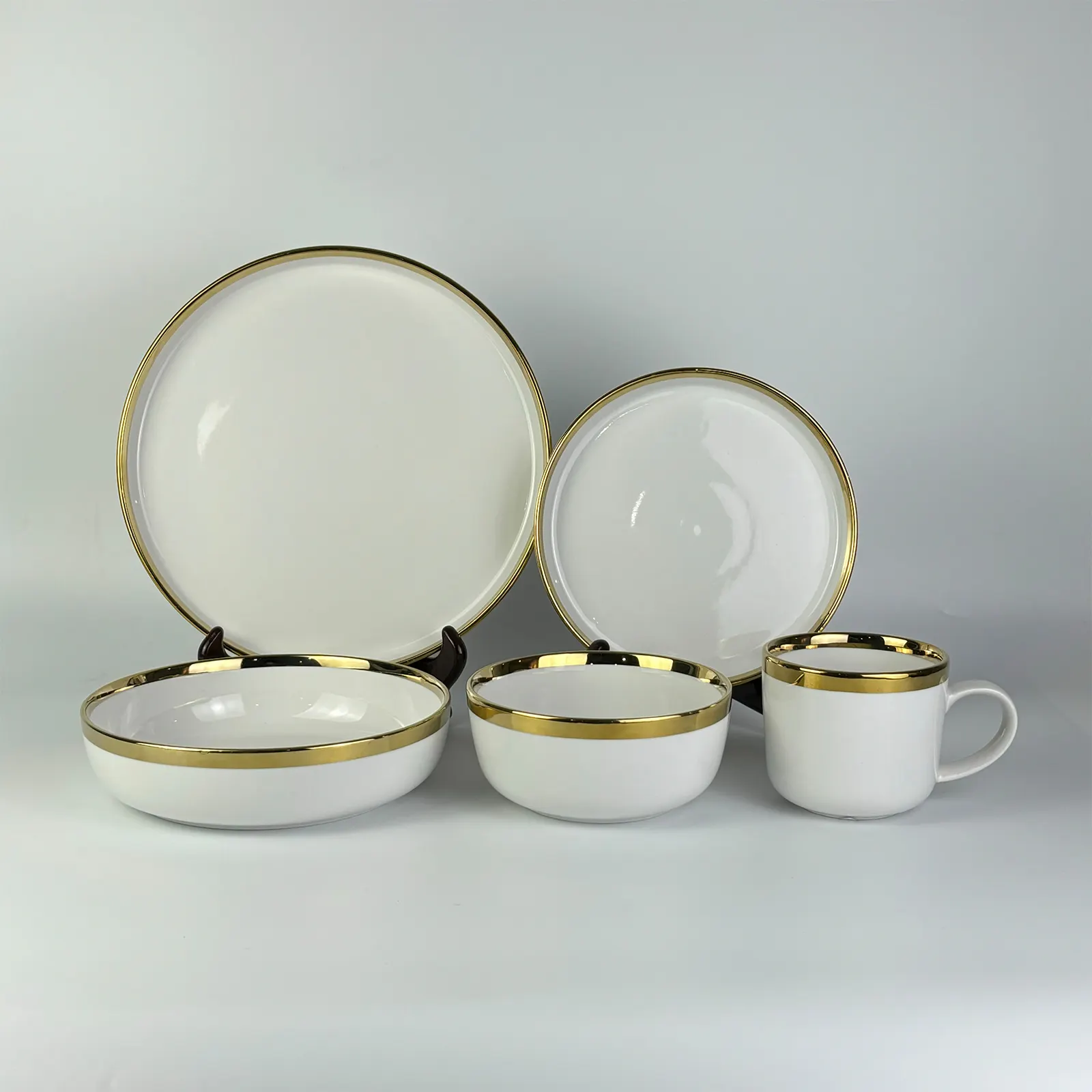 Design personnalisé porcelaine restaurants bol plats assiettes service de table vaisselle en porcelaine bord doré