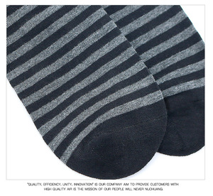 Chaussettes habillées classiques noires à rayures pour hommes, respirantes, pour le bureau et les affaires, vente en gros - Product Image 4