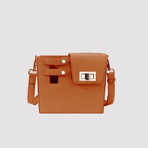 Elegante <span class=keywords><strong>Borsa</strong></span> Multifunzionale di Lusso in Pelle PU per Bottiglia d'Acqua da 40 oz, Organizer con Tracolla per Tumbler da <span class=keywords><strong>Donna</strong></span> - Product Image 1