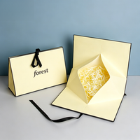 Sacs cadeaux en papier kraft personnalisés avec logo en relief pour boutiques de détail, mariages, emballages promotionnels