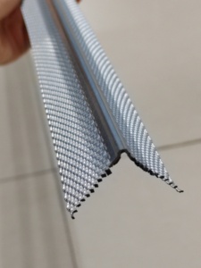 Cornière métallique micro-perforée en <span class=keywords><strong>acier</strong></span> galvanisé 28mm 30mm 32mm, maille fine, 2.4m/2.7m/3m, 50 pièces/carton - Product Image 1