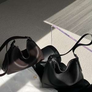 Borsa Hobo in Vera Pelle Premium, Morbida e Vellutata, per il Tragito Quotidiano, Borsa a Spalla a Mezzaluna, Fornitore all'Ingrosso - Product Image 3