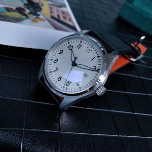 Nuevo Producto: Reloj Mecánico para Hombre con un Toque Retro Debajo de un Diseño Sencillo y Profesional - Product Image 5