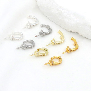 Cierre de colgante chapado en oro de 14k con incrustaciones de diamantes y diseño de perla y ojal, cierre versátil para pulseras. - Product Image 1