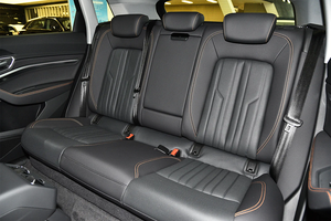 Auto Usado Barato en China, <span class=keywords><strong>E</strong></span> <span class=keywords><strong>Tron</strong></span> 2021 <span class=keywords><strong>50</strong></span>, Lujoso, 5 Puertas, 5 Asientos, Suspensión Neumática, Cabina Virtual, Bomba de Calor, Tracción en las Cuatro Ruedas, EV Confortable - Product Image 4