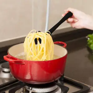 Venda quente grosso grande durável resistente ao calor Non-stick Food Grade Pasta Fork Prongs Spaghetti Strainer Silicone Spaghetti Scoop