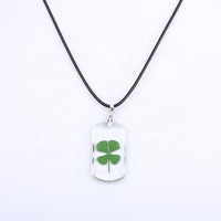Expédition rapide au détail collier vert chanceux trèfle à quatre feuilles résine pendentif collier