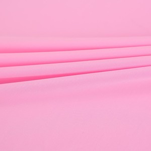Stock 220gsm de polyester spandex 4 voies extensible tissu de soie glacée au toucher froid résistant au soleil séchage rapide pour les vêtements de protection solaire pour filles - Product Image 5