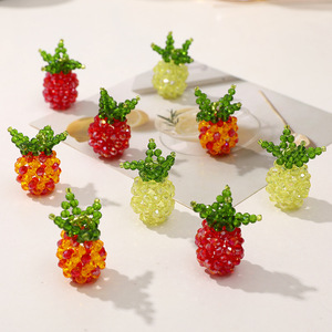 Breloque ananas perlée |   Pendentif en cristal facetté fait main pour la création de bijoux, d'accessoires capillaires et d'embellissements vestimentaires - Product Image 3