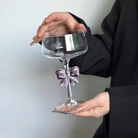 Lot en gros : Verres à flûte créatifs en forme de nœud papillon, style Instagram, pour couples coréens, sans pied, soufflés à la main, modernes et minimalistes