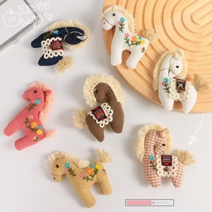 새로운 한국 스타일 어린이용 유니섹스 포니 <span class=keywords><strong>DIY</strong></span> 패브릭 포장 폴리에스터 브로치 - Product Image 2