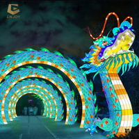 Fournisseur de lanternes de Zigong, lanterne de poisson doré en soie réaliste faite à la main pour les fêtes et les spectacles