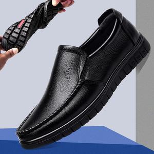 Mocasines de cuero para hombre, con punta redonda, suela de goma, entresuela de EVA, zapatos casuales para todas las estaciones. - Product Image 1