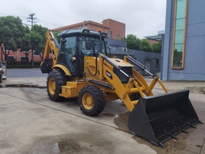 Chargeuse-pelleteuse Caterpillar CAT 420F d'occasion, 4x4, bon état de marche, moteur CAT d'origine, à vendre - Product Image 4