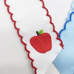 사용자 정의 우아한 긴 꼬리 머리 활 클립 도매 달 스티치 리본 파티 자수 사과 연필 스타일 - Product Image 3