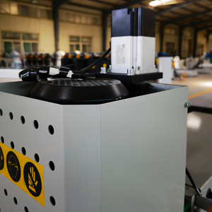 Machine de vissage automatique pour profilés en <span class=keywords><strong>PVC</strong></span>, plastique et acier, et doublures de renforcement en acier - Product Image 2