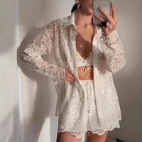 Ensemble deux pièces sexy en dentelle pour femme : chemise boutonnée à manches longues et short taille haute – Tenue décontractée pour sortir
