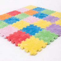 Tapis de puzzle intérieur confortable en EVA avec surface en peluche douce pour la zone de ramper des tout-petits et l'espace de vie