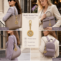 Breloque de sac médaillon de créateur en Or, Argent, Or rose, Gris anthracite avec chaîne gourmette et fermoir pour sac à main, Étiquette de sac personnalisée