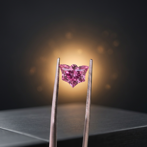Lilaba Enterprise Fancy Vivid Pink Bat Man Diamond 1.00 Carat VS1 IGI Certified Loose Lab Grown Excellent Cut CVD/HPHT Jewelry - Product Image 3