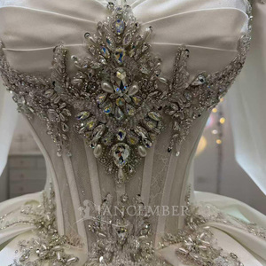 Robe de mariée en satin Lsjj125 à manches longues, avec appliques de dentelle perlées et traîne, Jancember - Product Image 4