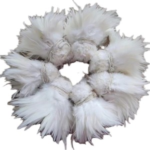 Pluma de gallo de pollo Hackle blanca teñida para manualidades, Material para atar moscas DIY, pendiente de pelo de carnaval, accesorio para fiesta, decoración del hogar - Product Image 1