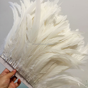Plumes de queue de coq blanches en gros pour la décoration du Carnaval de Miami, des Bahamas et du Jankanoo - Product Image 1