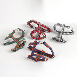 สายจูงสัตว์เลี้ยง สายรัดสุนัขขนาดเล็ก ปรับได้ สายรัดแบบมีเบาะ ลายสก๊อตทันสมัย ป้องกันการหลุดรอด - Product Image 4